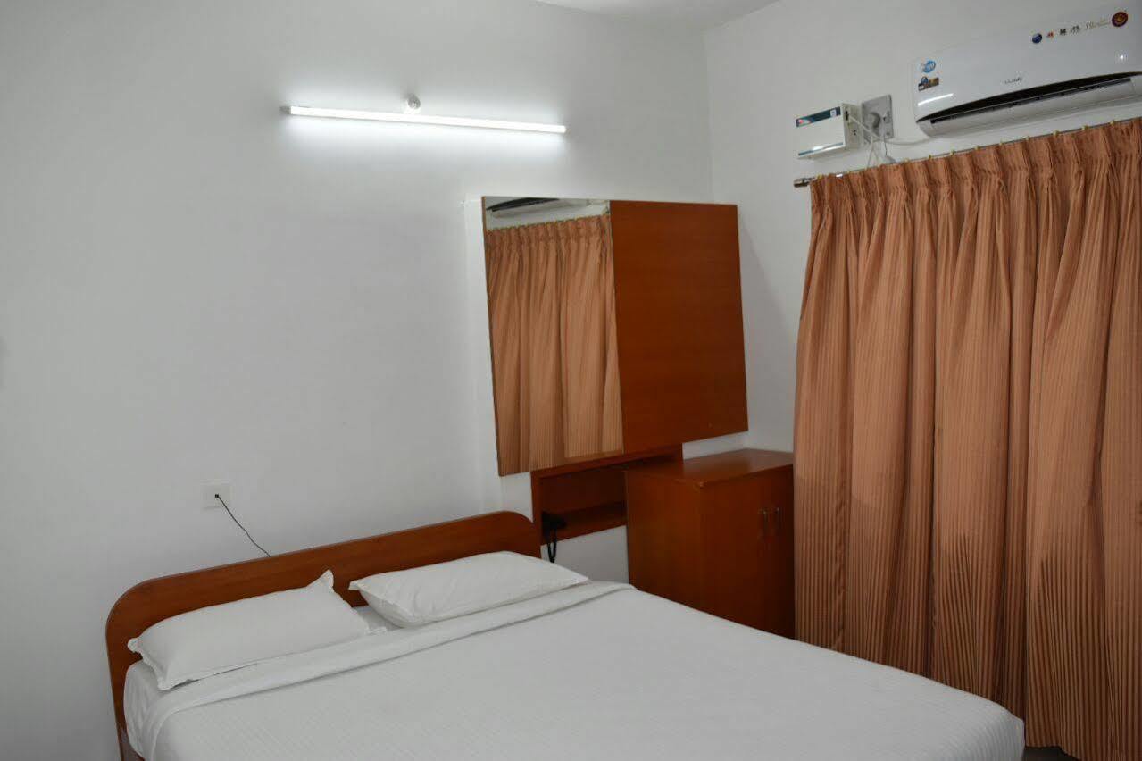 Отель Surag Residency Tiruchirappalli Экстерьер фото