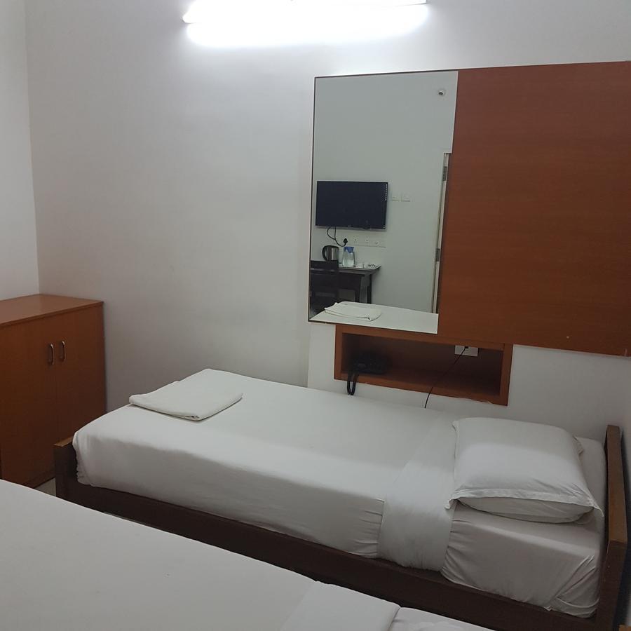 Отель Surag Residency Tiruchirappalli Экстерьер фото