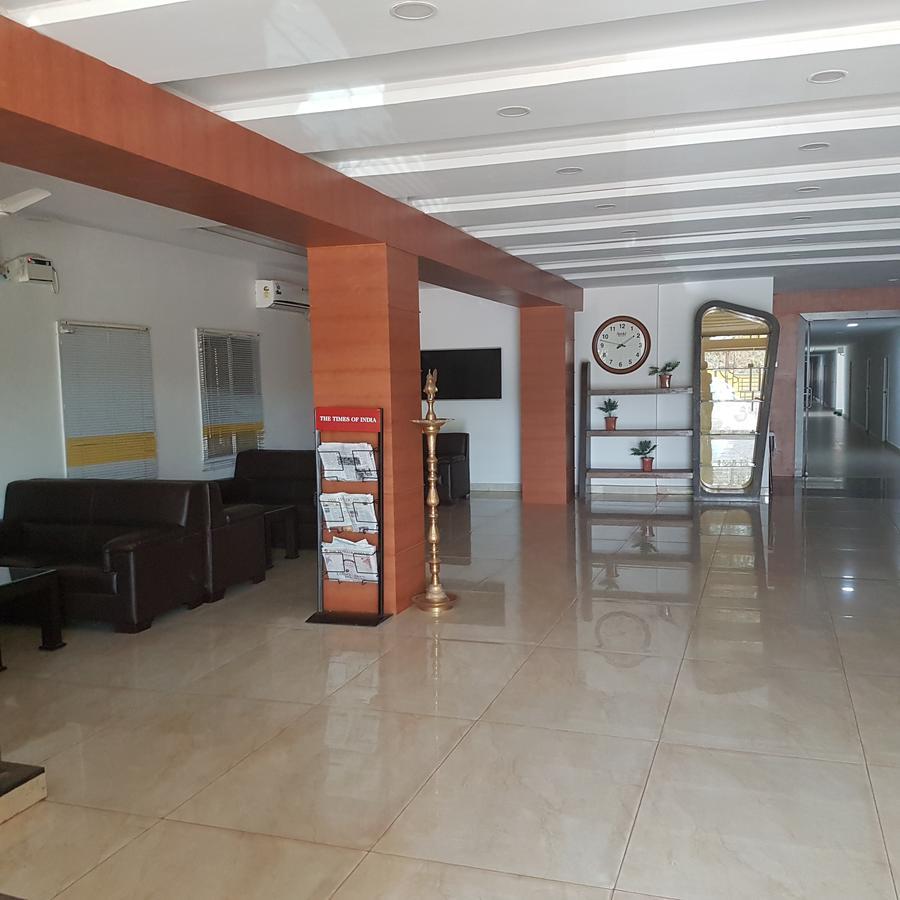 Отель Surag Residency Tiruchirappalli Экстерьер фото